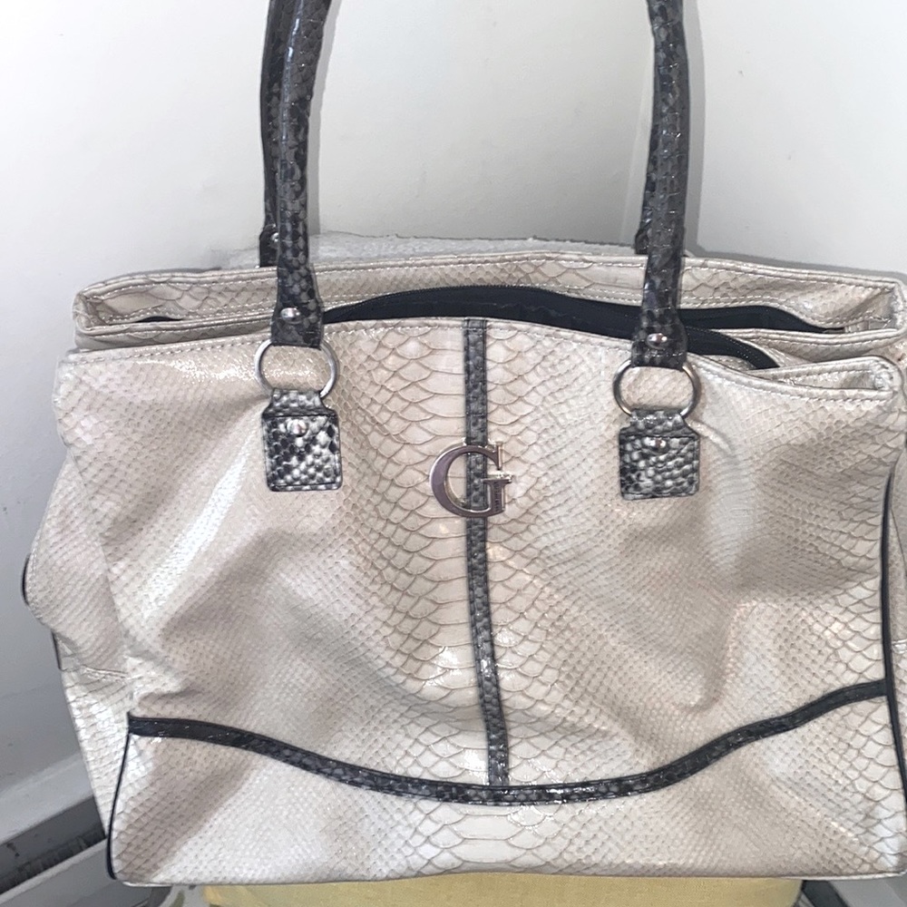 Large Guess shoulder/weekender bag